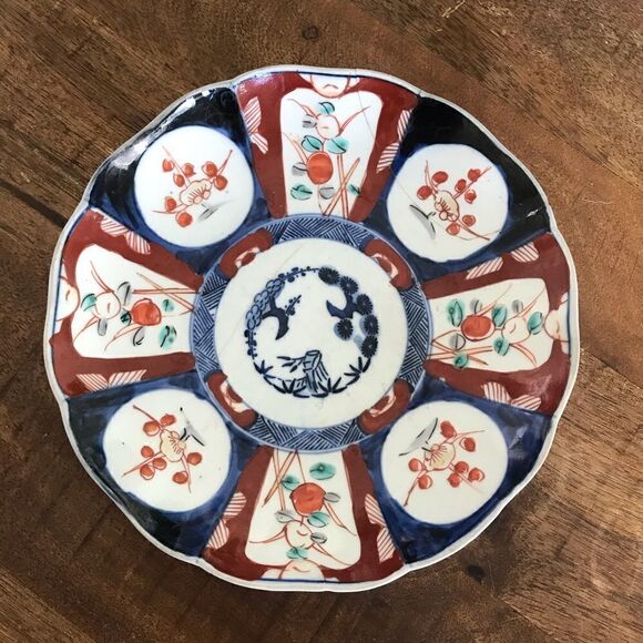 Antique hand painted IMARI scalloped plate damaged - Picture 2 of 6